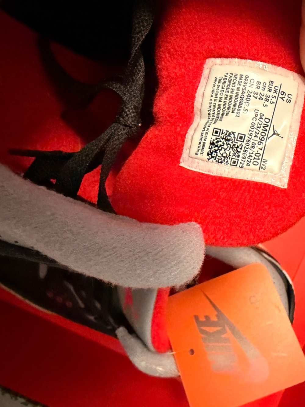 Jordan 3 Retro - Picture 3 of 3